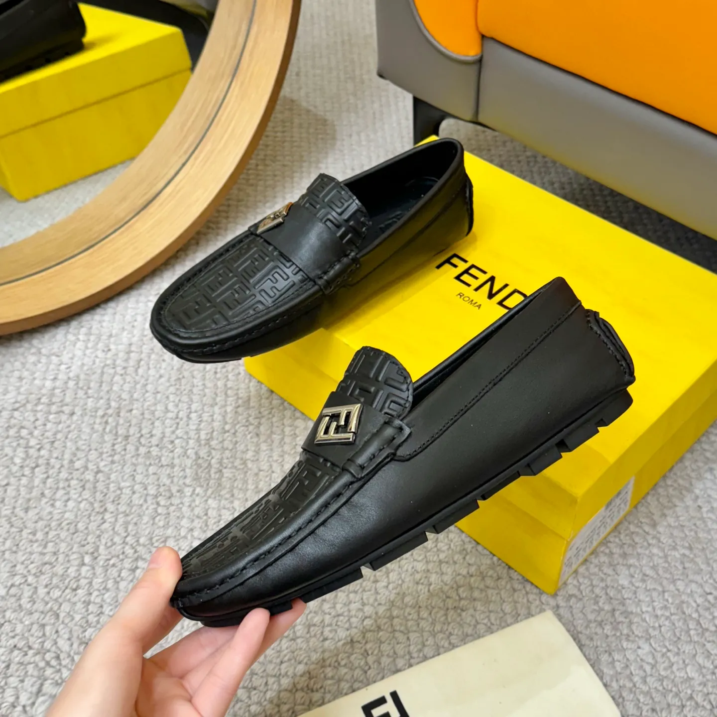 Men's shoes 💰420 [FENDI Fendi] 2⃣️0⃣️2⃣️5️⃣New Milan men's fashion lazy catwalk style ✅ fashionable casual beanie shoes, imported calfskin fabric, super smooth texture, sweat-absorbent and breathable, (sheepskin lining). Metal LOGO on the shoe body, Medusa avatar, irregular avatar, high-end craftsmanship logo✅ French Loft set foot design style 👟Low-key and elegant, great on-foot effect... Men's shoe size: 38-46 (4-12)